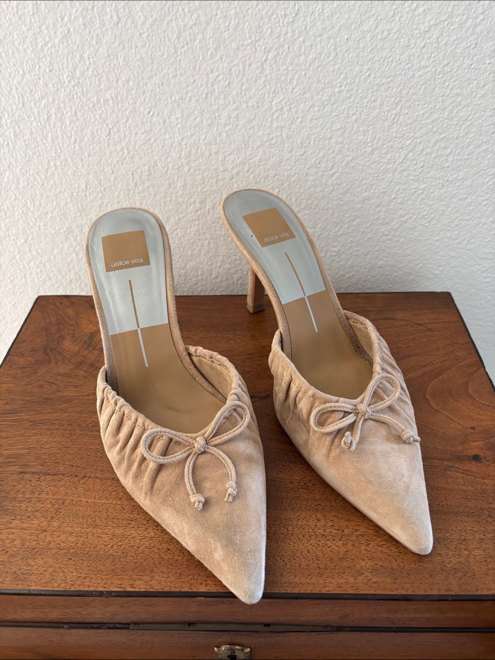 Dolce Vita Beige Suede Pointed-Toe Bow Mules - Picture 2 of 3
